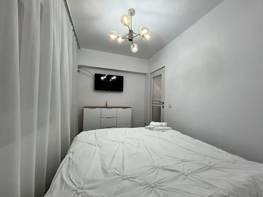 Bucharest Central & Spacious 3Br 3Ba Family Apt 0*,